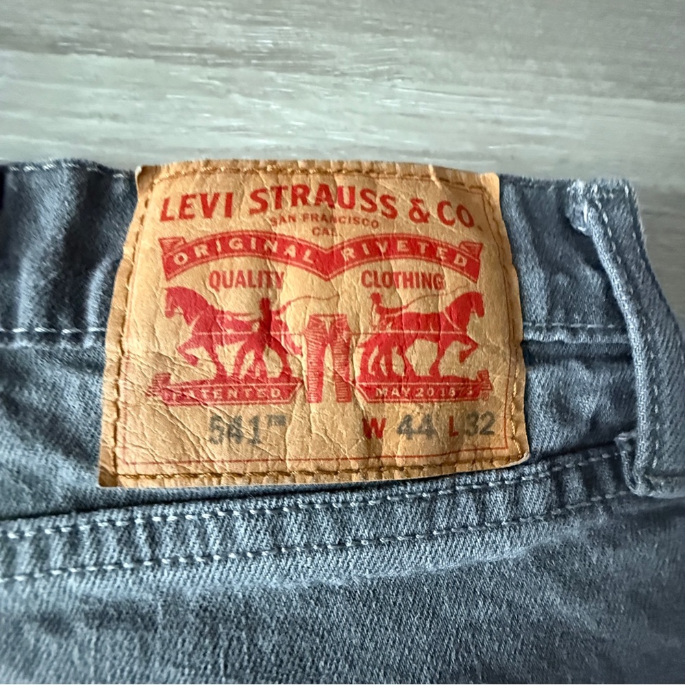 Levi's Men's Light Gray Relaxed Jeans - Picture 7 of 7